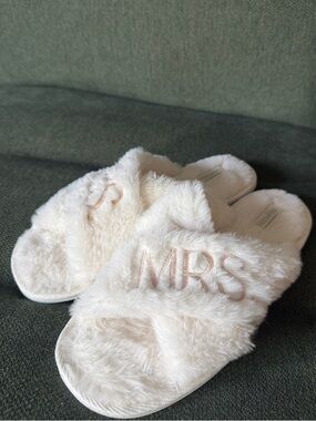 Mrs. Fluffy Bridal Slippers